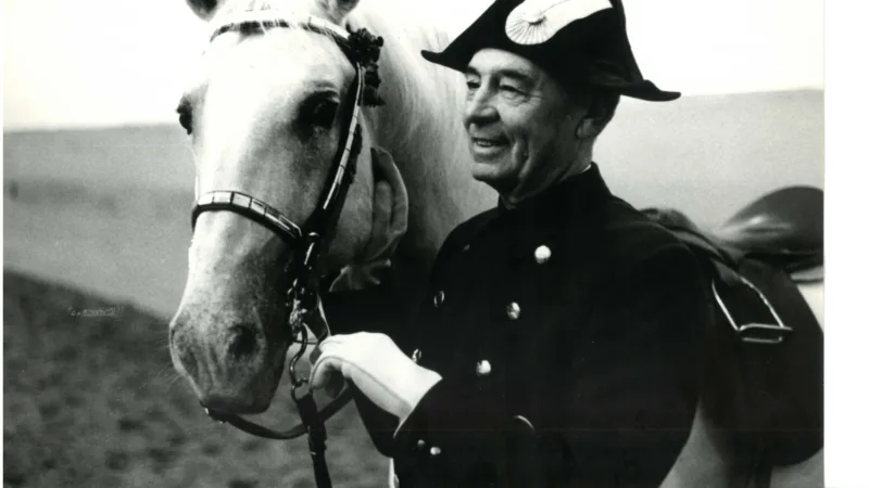 Colonel Podhajsky in uniform beside Maestoso Mercurio
