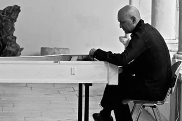 Konstantin Hiller, founder of Orchester 1756, at the harpsichord.